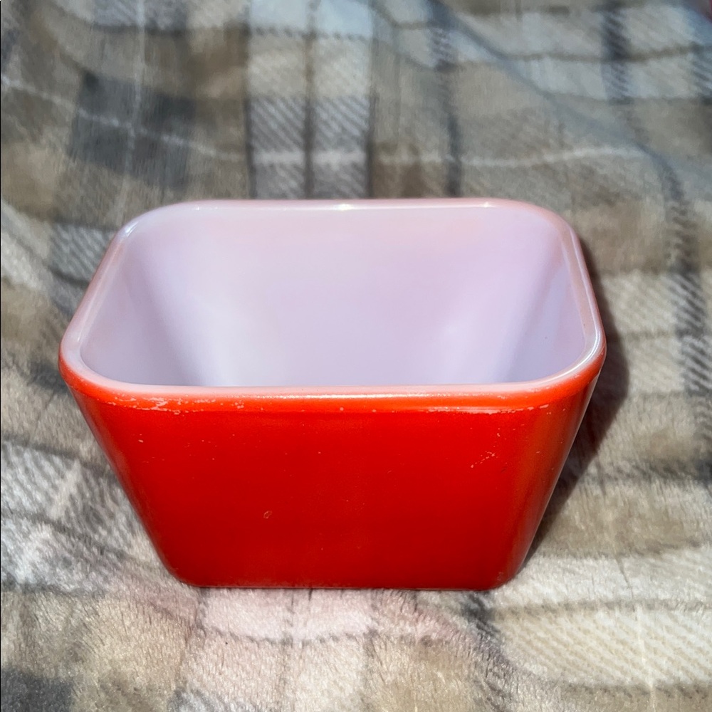 Vintage orange Pyrex Container